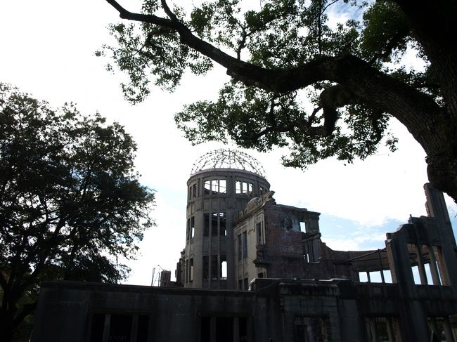 最終日は広島市をぷらぷら<br /><br />原爆ドーム→平和記念公園→平和記念資料館<br /><br />悲しい歴史を学び、<br /><br />広島アンデルセンでLunch。<br />食べ放題のパンはおいしかった。<br /><br />Cafeでゆっくりお茶をしてから<br />バスで空港へ。<br /><br />ゆったり時間空間に後ろ髪引かれながら、<br />東京へと帰る。。。