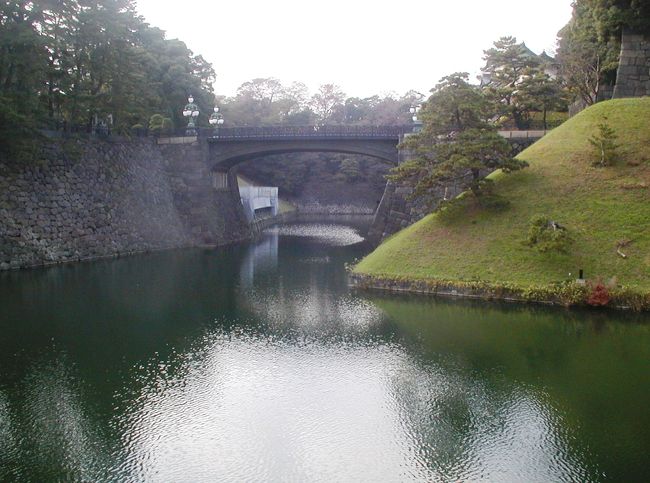 2002暮、東京・皇居近郊