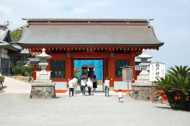 日向国といえば、天孫降臨伝説、皇祖たる神々の降り立った土地として、出雲に負けないほどの数々の神話が残ります。<br /><br />神話にゆかりある青島神社と鬼の洗濯岩、鵜戸神宮に行ってまいりました。<br /><br />海なし県の埼玉県民の私にとっては、海と神社、蘇鉄の木が生える神社と言う、なんとも見慣れない風景にも南国を実感しました。