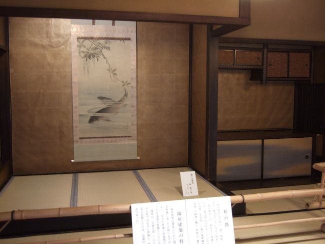  2008年は『源氏物語』の名が初めて登場する『紫式部日記』が書かれた寛弘５(1008)年からちょうど1000年の年ということで、京都の各地ではさまざまな催しが開催されています。<br /><br />後半は島原に日本で唯一現存する揚屋建築、角屋（すみや）を見学しました。<br />角屋もてなしの美術館が所蔵する鎌倉時代書写の『源氏物語』は、最近の研究によってとても重要な写本であることが確認されました。<br /><br />また、西郷隆盛が使用した大桶や、初代新撰組局長芹沢鴨が暗殺される直前に使用した広間、新撰組の隊士たちが酒に酔って乱暴を働いた時の刀傷が残る柱なども見ることができました。