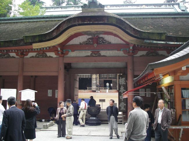 記念すべき10箇所目の世界遺産は言わずと知れたあの地域。日本の世界遺産として不動の１番人気を誇る京都だ。「古都京都の文化財」として登録されている寺社は17つ。その一つ一つをじっくりと噛み締めるには最低でも一週間は必要だろう。だから、一気に全てを巡るなんてことはせず、少しずつジワジワと制覇していこうと思う。<br /><br />記念すべき第一歩は「比叡山延暦寺」から！