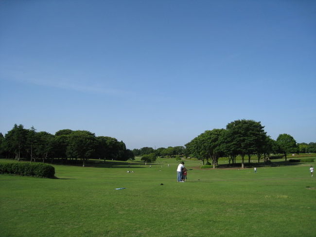 甥っ子の運動会を見に行った。<br />その帰りに千葉市土気にある「昭和の森」へ行くことに。<br />5時までで、少ししか遊べなかったけど、なかなか良いところだ。<br />どうせならお弁当を持て来て、一日過ごしたい場所である。<br /><br />●昭和の森<br />http://www13.ocn.ne.jp/~kksyowa/<br />●備長扇屋<br />http://www.o-giya.co.jp/top.html<br />●千葉緑区役所前店<br />http://www.o-giya.co.jp/ten_set.htm<br /> ↑メニューを開いて見てください。