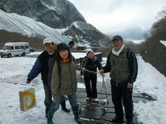 西田一家と仲良し３人組　延辺を行く　３　長白山国際観光ホテルで食事、滝の見学