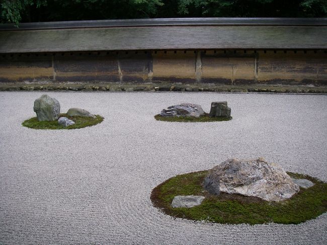 京都の世界遺産9箇所目。ついに折り返し地点までやってきた。仁和寺から引き続き洛西エリアを攻略する旅。今回の旅先は「龍安寺」！