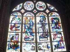 St. Eustache 教会のステンドグラスがすばらしい