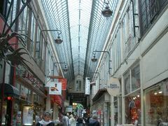 Passage Jouffroy は観光客好みのパッサージュ。