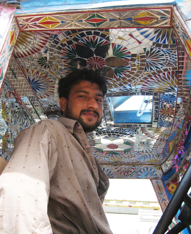 Pakistan Truck Art 面白くてやめられない「けばトラ」ウォッチング　室内装飾とミラーワーク　Interior Decoration　& Mirror Work