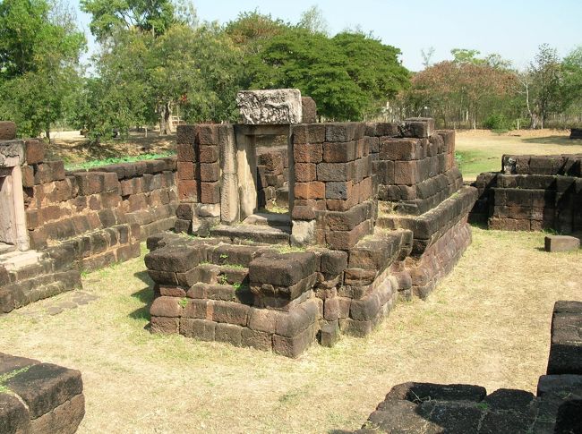 タイのクメール遺跡<br /><br />プラサート・クゥー・サン・タン<br />（コラート近郊、ブリラム県、バーンマイチャイヤッポット郡）<br /><br />プラサート・ナン・ラム<br />（コラート近郊、ナコーンラーチャシーマー県、プラターイ郡）<br /><br />