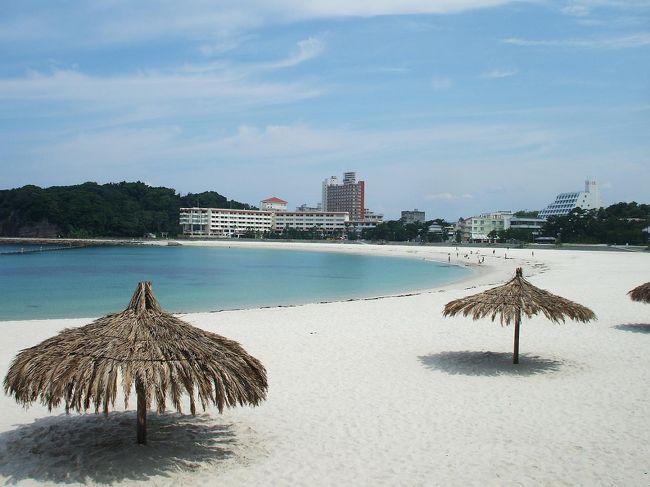 私は６月の梅雨シーズンにエクシブ白浜に滞在したので、当初は観光旅行をする予定はなかった。しかし、偶然にも天気のいい日があったので周辺の名勝地に出かけた。レンタカーを借りて「白良浜」「三段壁」「千畳敷」「崎の湯」「円月島」と代表的な観光スポットをまわってみた。<br /><br />私のホームページ『第二の人生を豊かに―ライター舟橋栄二のホームページ―』に旅行記多数あり。<br />（新刊『夢の豪華客船クルーズの旅』案内あり）<br />http://www.e-funahashi.jp/<br /><br />