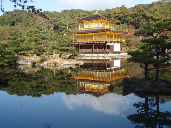 会社のチームの人たちとの京都旅行。<br />初めてなので、全くわからない・・・。<br />自家用車での京都なので足回りは早いし、<br />おいしいもの食べて、お土産かって・・。<br />祇園を練り歩く。<br /><br /><br />いつものように、ホテルは行き当たりばったり。<br /><br /><br />