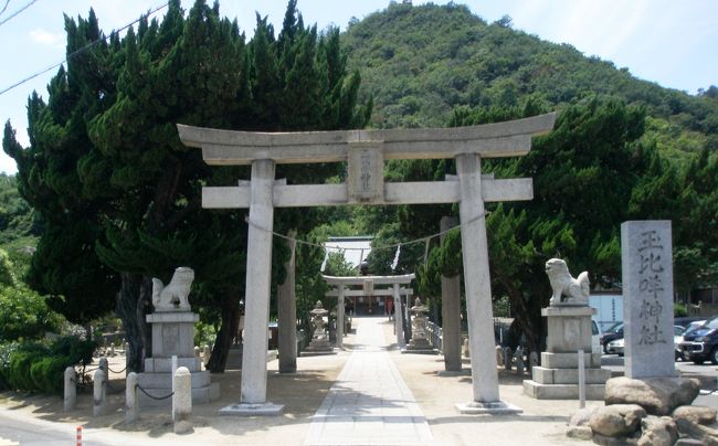   国道４３０号線、玉野市民会館前に玉比咩（たまひめ）神社があり、境内には大きな霊岩がある。ご祭神は豊玉姫命こと竜宮城伝説（うらしまたろうが出てくる昔話）の乙姫様である。 <br />