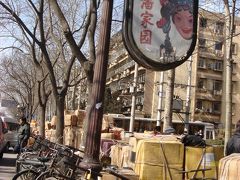 北京の週末に開かれる大型蚤の市。藩家園旧貨市場