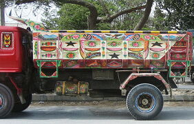 Pakistan  Truck Art  面白くてやめられない「けばトラ」ウォッチング　ラブリーなパターン