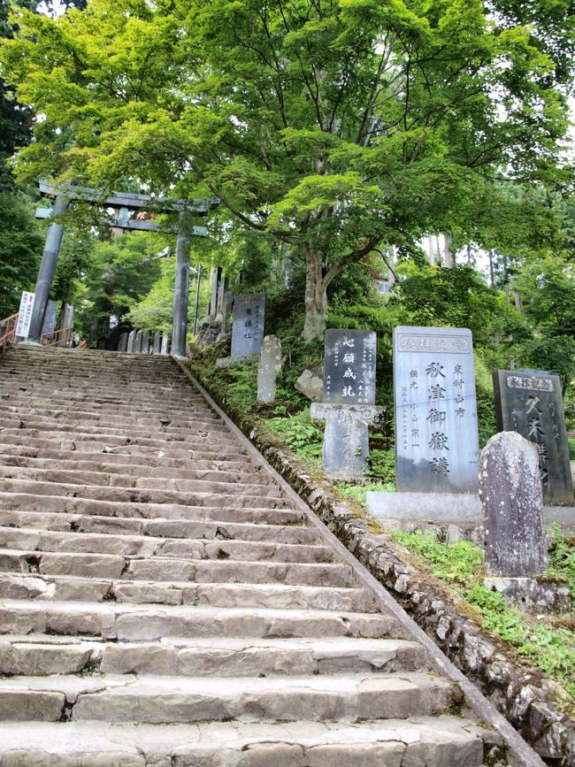 梅雨明けかと思われるような暑い週末、我が家から少しのドライブで行ける、御岳山に何年ぶりに行って来ました。<br /><br />　ちょうど４トラのデジイチのモニタ−に当たり、オリンパスE-420で初の試し撮り、うまく写せるか、前日マニアルを読んで勉強、さてさてどんな画像に出来上がるでしょうか？わくわくしながら先ずは自然の風景を素直に写してみました。