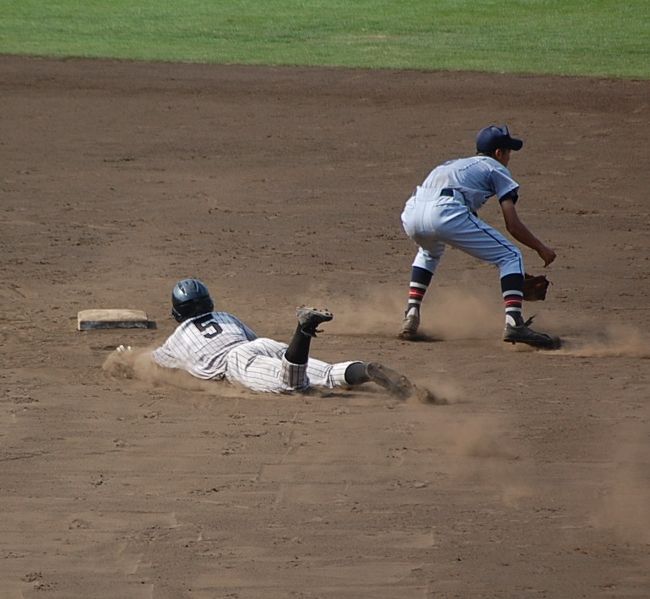 大リーグやプロ野球の観戦ツアーもいいけれど、アマチュア野球だって、熱いですよ。<br />むしろ、死ぬほど熱いです!<br />都市対抗野球と高校野球は、ドラマの連続なので、好きですわ。<br /><br />神奈川の高校野球の観戦旅行記です!