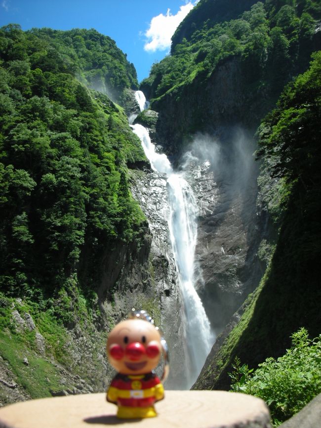 世界一の落差の滝・エンジェルフォール＝９７８ｍ<br /><br />日本一の落差の滝・称名滝＝３５０ｍ<br /><br /><br />世界一のエンジェルフォールを見たからには、やっぱり日本一も見ておかないといけないと突然思いたち、行ってきました。