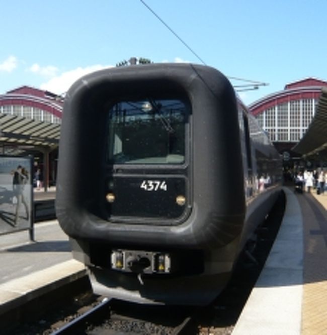 デンマーク国鉄DSBのインターシティLynに乗車なんとディーゼルカーでした。音はどことなくJR北海道のスーパー宗谷に似ているようなそういえば、JR北海道はDSBと提携しているようで、室内の配色もどことなくスーパー宗谷の雰囲気がありました
