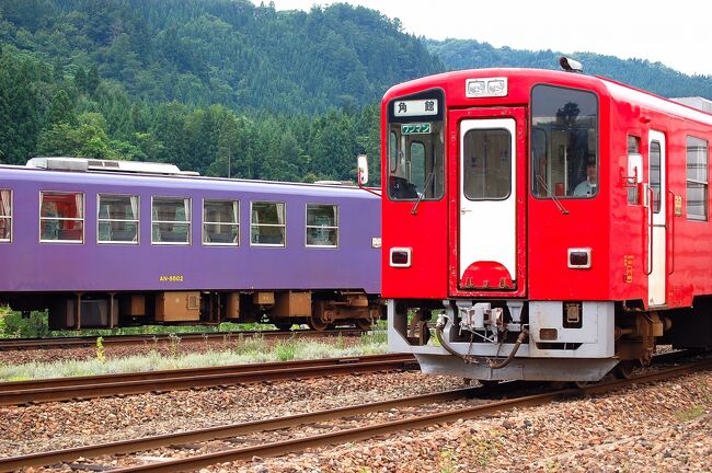 大館能代空港から車で上小阿仁村へ。<br />上小阿仁村（かみこあにむら）は人口２８６６人（2008.7推計）。この1年間だけで１７２人の減少です。<br />平成の大合併でも合併路線を拒否、「単独村」の道を選択したこともあり、秋田県内で最も人口の少ない村、最も高齢化の進んだ過疎の村となっています。産業全体の空洞化も顕著です。<br />しかしのどかで美しい村です。<br /><br />さて上小阿仁村での私の仕事は終わり、車で秋田内陸縦貫鉄道の阿仁合駅（あにあいえき）へ。<br />そこから普通列車で角館へと向かいます。<br /><br />なお、私は鉄道に関する知識は全然ありません。急遽ネットで仕入れた付け焼刃です。誤りがあればご指摘ください。<br /><br />（次のブログは角館の街歩き-武家屋敷-です。）