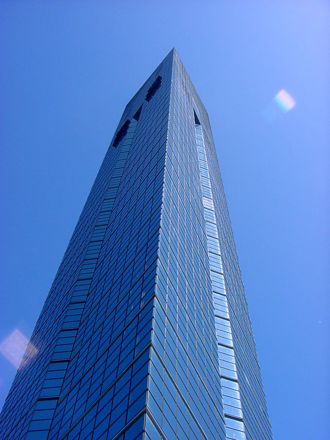 <br />　福岡のウオーターフロント・シーサイド百道（ひゃくみちでなく・ももちという）には、高さ２３４ｍの福岡タワーがある。<br /><br />　最上階の展望台は地上１２３ｍだが、これは海浜タワーとしては日本一の高さだという。<br /><br />　詳しいことはＨＰをどうぞ・・・・<br /><br />　http://www.fukuokatower.co.jp/index.php<br /><br />