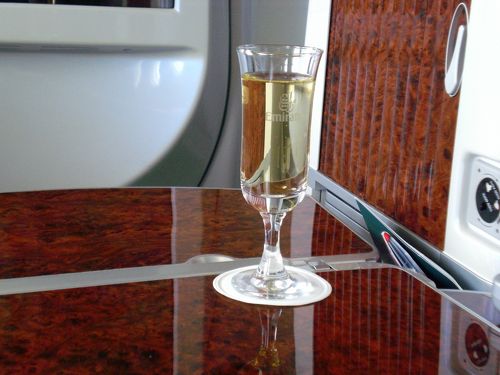 エミレーツ航空777-300(773)ファーストクラス搭乗記』ドバイ