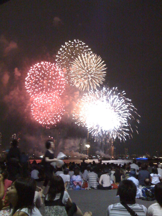 東京湾の花火大会です