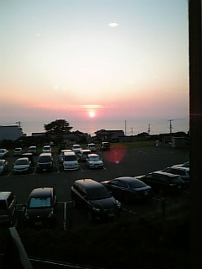 夏といったら海!<br />ハワイに行きたいけれど・・・<br />燃料高騰ということで,近場でビーチ気分を味わうことに。<br /><br />湯野浜温泉から月山まで足を延ばし,<br />海と山の両方を味わいました。<br />半年前のハワイ島のハプナビーチとマウナケアも海と山だったなあ〜。<br />ずいぶん雰囲気は違うけれど!<br /><br />カメラを忘れたので,携帯の写真です。<br />あしからず・・・
