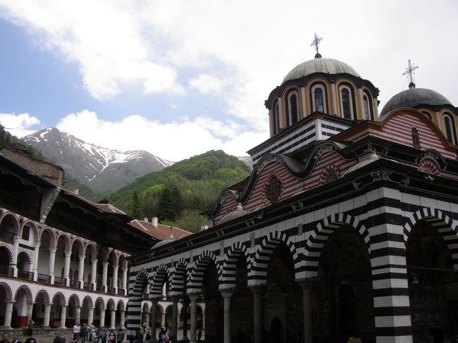 ブルガリア滞在２日目<br />今回の旅の最大の目的、ユネスコの世界文化遺産に登録されている【リラの僧院】へ行ってきました。