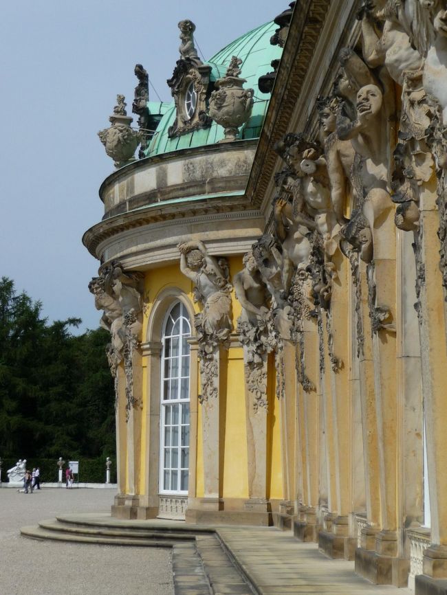 ベルリン2日目。<br />今日は１日世界遺産「ポツダムとベルリンの宮殿と庭園」を訪ねました。<br />このポツダムのまわり方については４travelのトラベラーさんの大きなアドバイスをいただきました。