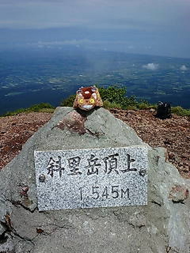 日本百名山第３番「斜里岳」に挑戦！<br /><br />・ダート林道で車ごと吹っ飛びそうに・・<br />・滝登りの連続！<br />・デジカメがご臨終・・！？<br />・寿司を食べるぞ！