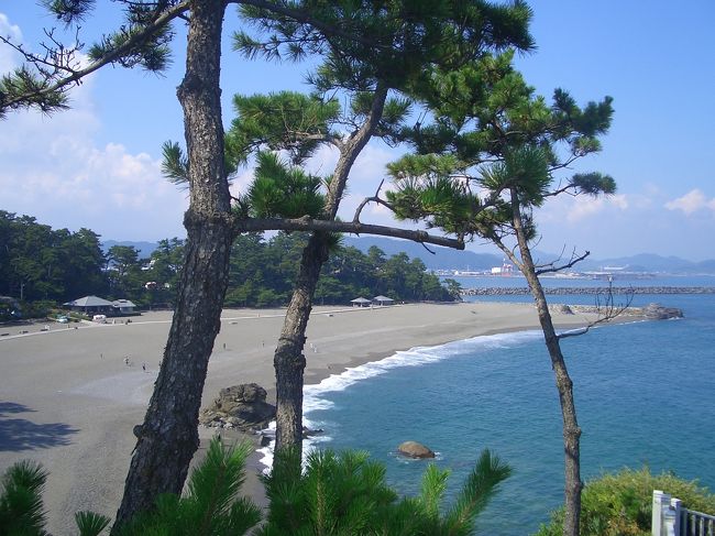 1泊2日で高知~しまなみ海道を渡って広島へ行って来ました。<br />旅の発端は高知で友達がモザイク展をするということで、それを見に行くこと。1泊2日なので往復飛行機で四国~本州はしまなみ海道を車で渡りました。各島々でゆっくりする時間はなかったので次もし行く機会があれば秋か冬に自転車でゆっくり渡ってみたいです。