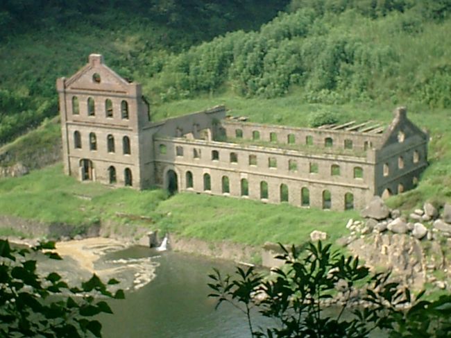 東洋のナイアガラと言われる曽木の滝と期間限定の西洋建築?の発電所遺構に行ってきました。<br /><br />写真を追加しようとするとパソコンが固まってしまうことが多いので、少しずつアップしています。