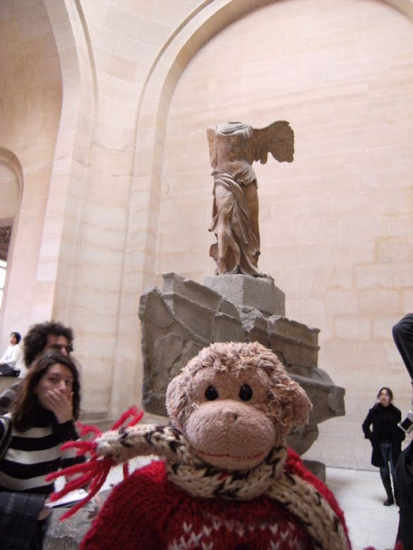 おさる1号と、旦那さんのsggkに連れられて、フランス旅行に行ってきました。<br /><br />4日目は、ルーブル美術館をはじめに、オランジュリー、ポンピドゥーセンターなど美術館巡りをしたよ。<br /><br />夕ご飯は、ホテルの近くのアールヌーボー調のレストラン<ル プチ ザンク>で。<br /><br />一日中歩き通しで疲れちゃった。