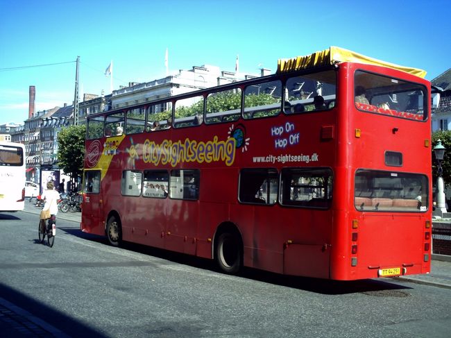 今日は乗り降り自由のコペン市内観光バスに乗って散策します！