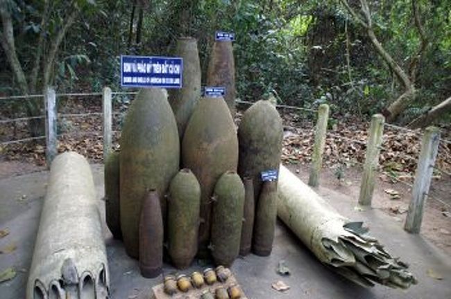 タイニンにあるカオダイ教を見学した帰りにクチトンネルを訪れた。<br />戦争中どのように戦ったのか等の説明ビデオを見た後、小道を歩きながら、再現された戦争当時の状況等を見て歩く。<br />多くのトンネルが地下を走っていて、今も当事のまま保存されている。<br />------------------------------------------<br />http://www.k4.dion.ne.jp/~etravel/<br />------------------------------------------<br />