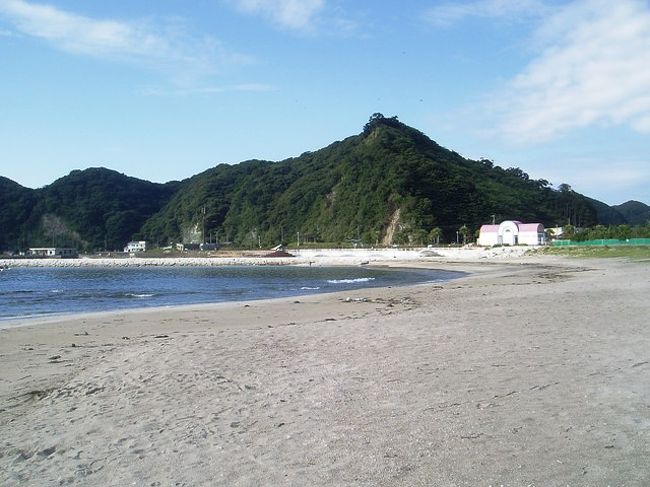 千葉県民なので、地元・千葉の海に海水浴に行きました。<br />９月に入り＆月曜なので、すごく空いてました。<br /><br />外房ですが、サーフィン向けの海ばかりではなく、<br />（サーフィンも楽しいけどね･･･今回はちがいます）<br />南房総にはスノーケル・グッド・ポイントもあります。<br /><br />そんな、穏やかな海でスノーケリングしてきました。