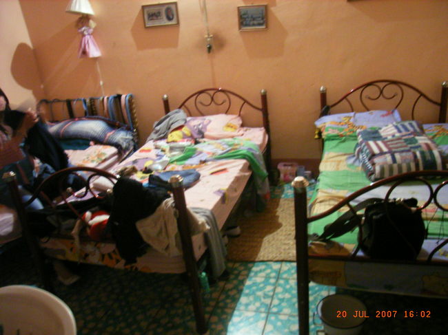 Karlaの家のﾊﾟｰﾃｨの夜、Alaseliの家締め出し<br />↓<br />真夜中のPlaza徘徊<br />↓<br />Karla　Josefinaの家へ収容<br /><br />ﾃｨｱﾝｷﾞｽ（青空市）<br /><br /><br />Nancyの家のベルトつくり<br />