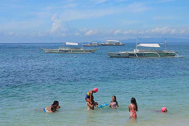 ボホール島（正確には南端にくっついているパングラオ島）のアロナビーチに子連れダイビング旅行に行ってきました。去年に引き続き２回目です。<br />詳細はホームページで公開しています。<br />http://www.hi-ho.ne.jp/kayo_fujita/