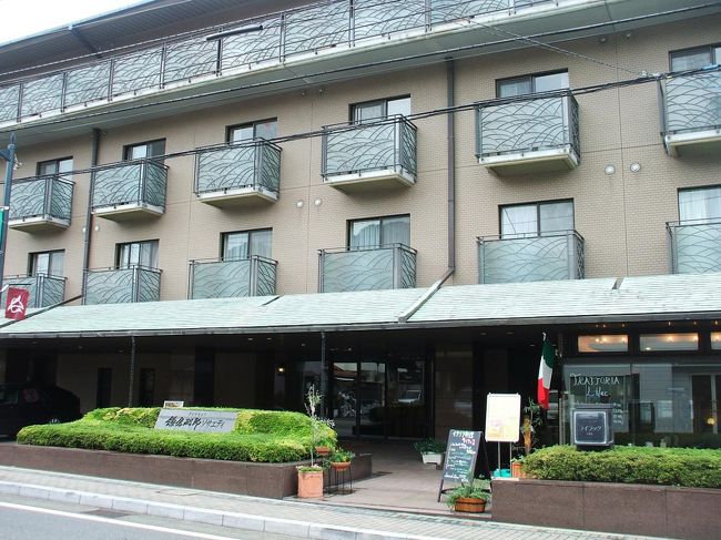 秋田から名古屋まで帰る途中、鎌倉により「ダイヤモンド鎌倉別邸ソサエティ」(写真)で1泊してみた。ダイヤモンドソサエティは古くからある会員制リゾートクラブで、私は4年前「八ヶ岳美術館ソサエティ」の会員権を購入した。今回はオーナー無料宿泊券利用。<br /><br />私のホームページ『第二の人生を豊かに―ライター舟橋栄二のホームページ―』に旅行記多数あり。<br />http://www.e-funahashi.jp/<br /><br /><br />