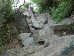 困難　極める！　筑波山は、石　＆　岩　だらけ！の　山　だった。　