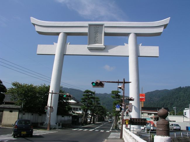 またまた行って来ました〜今度は出雲へ<br />日本一の鳥居と神様に会いたくて。。<br /><br />私の住んでる所よりはるかに空気が美味しくとっても心が洗われた。。<br />そして予想もしない向日葵畑。。<br />これはなかなか見れない。。。感動の１枚