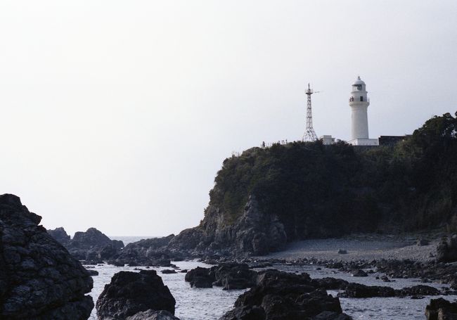 串本は海中公園、橋杭岩、潮岬灯台と見所満載。<br />初めて俗称「キチガイユース」の潮岬ユースホステルで踊る。