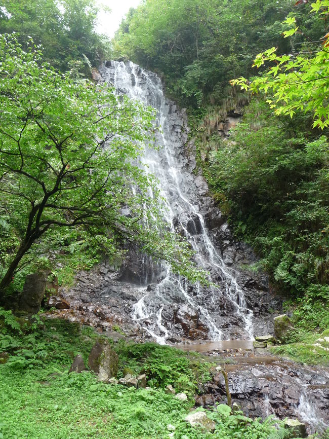 京都府の北端、丹後半島にドライブ旅行に行ってきました。<br /><br />【その３】は、丹後半島（京丹後市網野町）にある２つの滝めぐり（不動の滝＆霧降りの滝）です。
