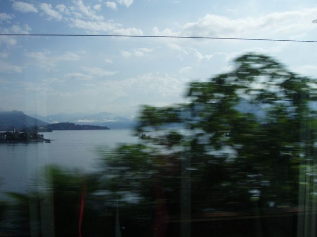 ミラノからいろいろ鉄道でスイス・湖水地方へ♪<br /><br />帰国からすでに1年経過ですが…<br />のんびりと作成中デス☆