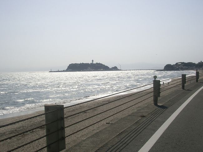 サザンが好きで、とても憧れていた江ノ島へ！！<br /><br />横須賀の友達に車で連れて行ってもらったけど・・・<br /><br />トンネルを抜けた時、江ノ島が見えた時には一人でカンドー！！