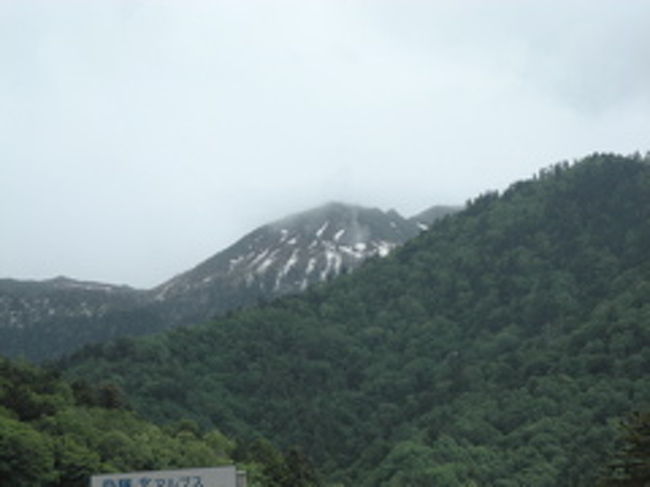温泉に行きたくて、急遽思いついた旅です。<br />飛騨高山周辺に行きたかったので、奥飛騨温泉に決定。<br />新宿からバスで5時間くらいで安く楽に行けるんですねー。<br />早く行っておけばよかったなぁ。<br /><br />旅程は<br />新宿から飛騨高山行きバスで平湯まで<br />↓<br />平湯で温泉はしご、1泊<br />↓<br />路線バスで高山へ。観光<br />↓<br />バスで新宿に戻る