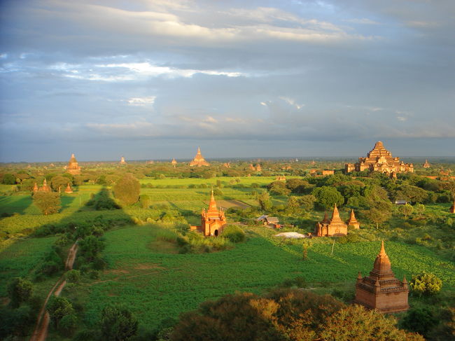 ヤンゴンからバガンまで飛行機で１時間♪<br /><br />これで世界三大仏教遺跡制覇！！