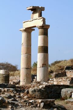 2008秋、トルコ旅行記2(11/47)：10月16日(6)：エフェス遺跡、プリレリオン、プリタネウム、大理石の石材