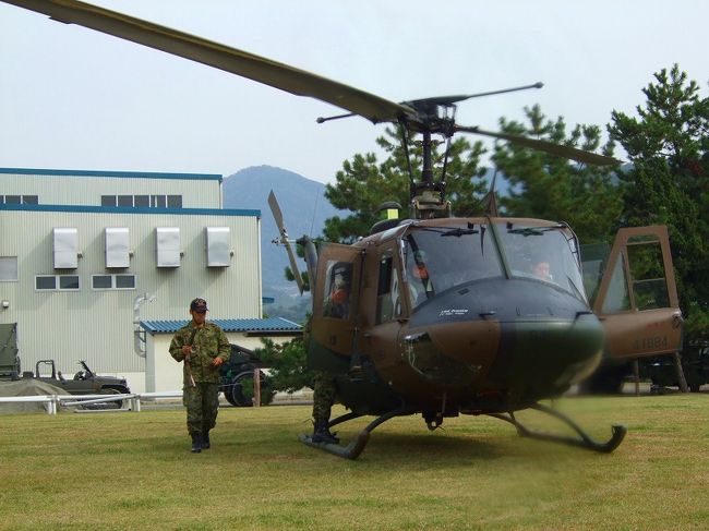 ヘリの爆音で１３旅団の自衛隊祭があることが分りました。<br />自宅からバイクで５分で行けます。到着した時は実戦さながらの演習は最後でした。