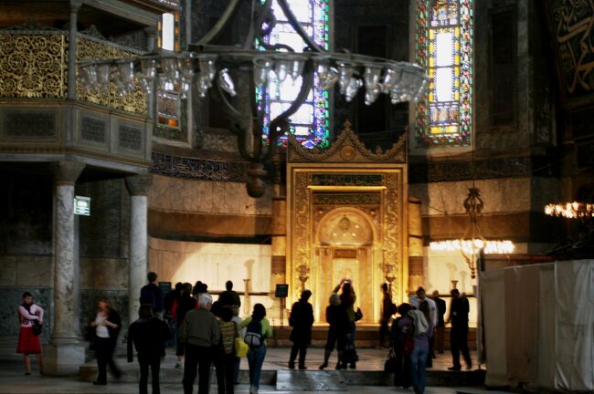 2008秋、トルコ旅行記2(30/47)：10月19日(3)：イスタンブール、アヤソフィア、旧教会遺構、ステンドグラス