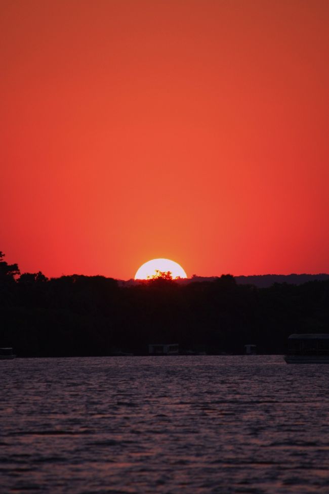 ザンビア側は無事制覇♪<br /><br />次の目的は・・・<br />I want to see a red evening sun in Africa.